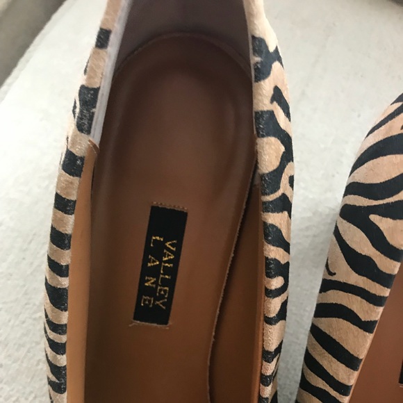 Black and Tan Zebra Striped Pumps With Chunk Heel - Picture 2 of 5